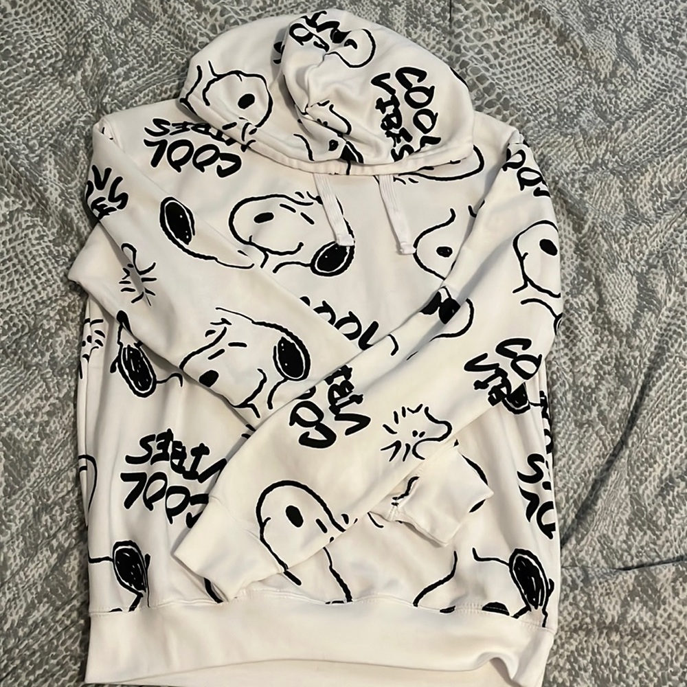 Medium sized black and white Snoopy hoodie